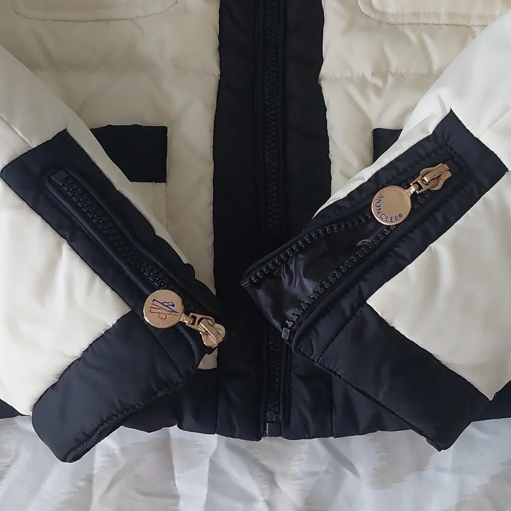 Moncler White/Black Down Puffer Cropped Jacket with Removable Hoodie - Picture 4 of 16
